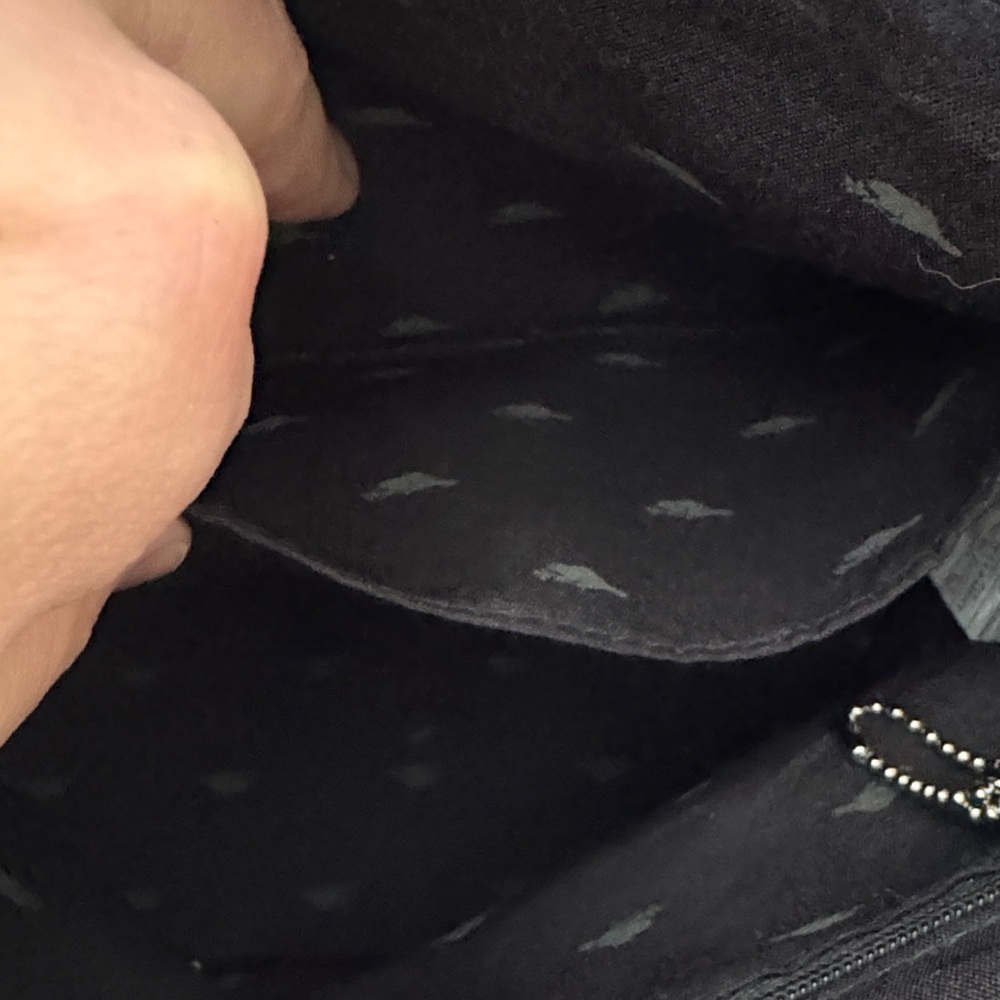 ROOTS NWOT Black and Tan Crossbody Bag - Picture 9 of 12